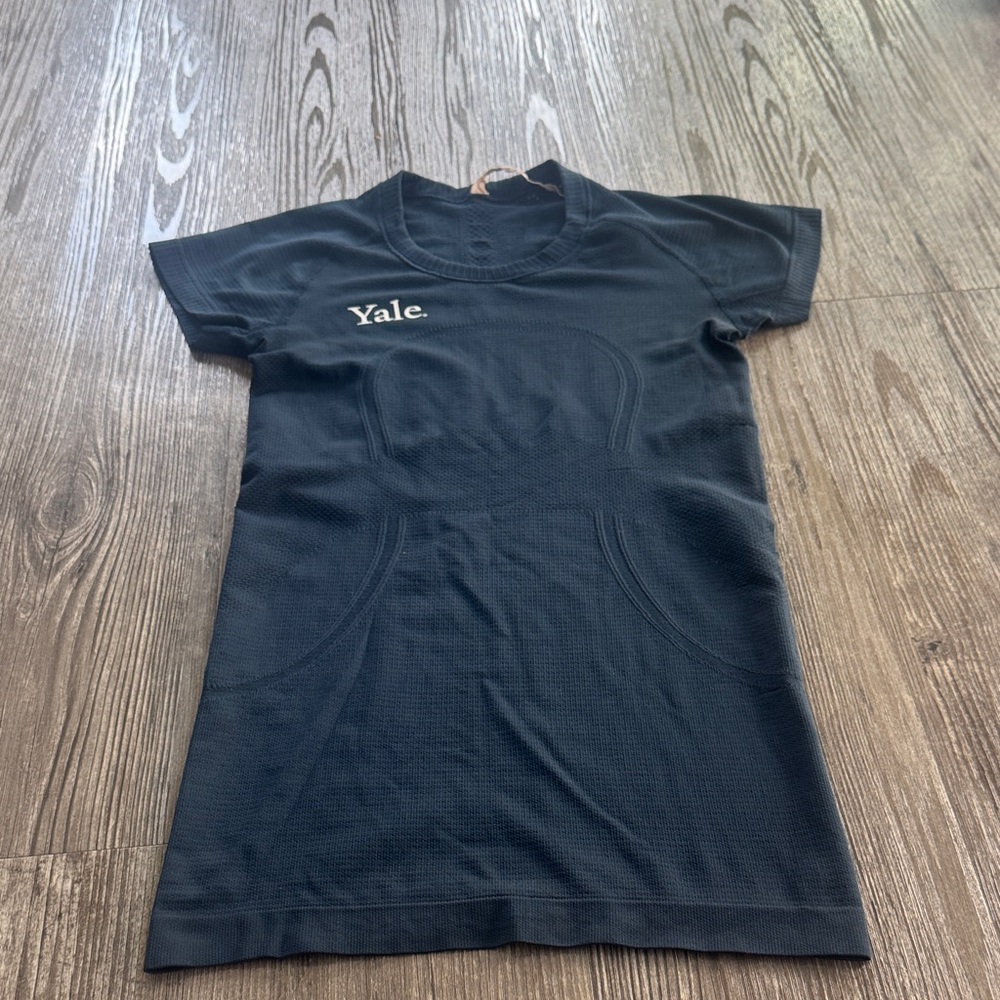 Lululemon Yale Athletic Navy Blue T-Shirt - Picture 2 of 4